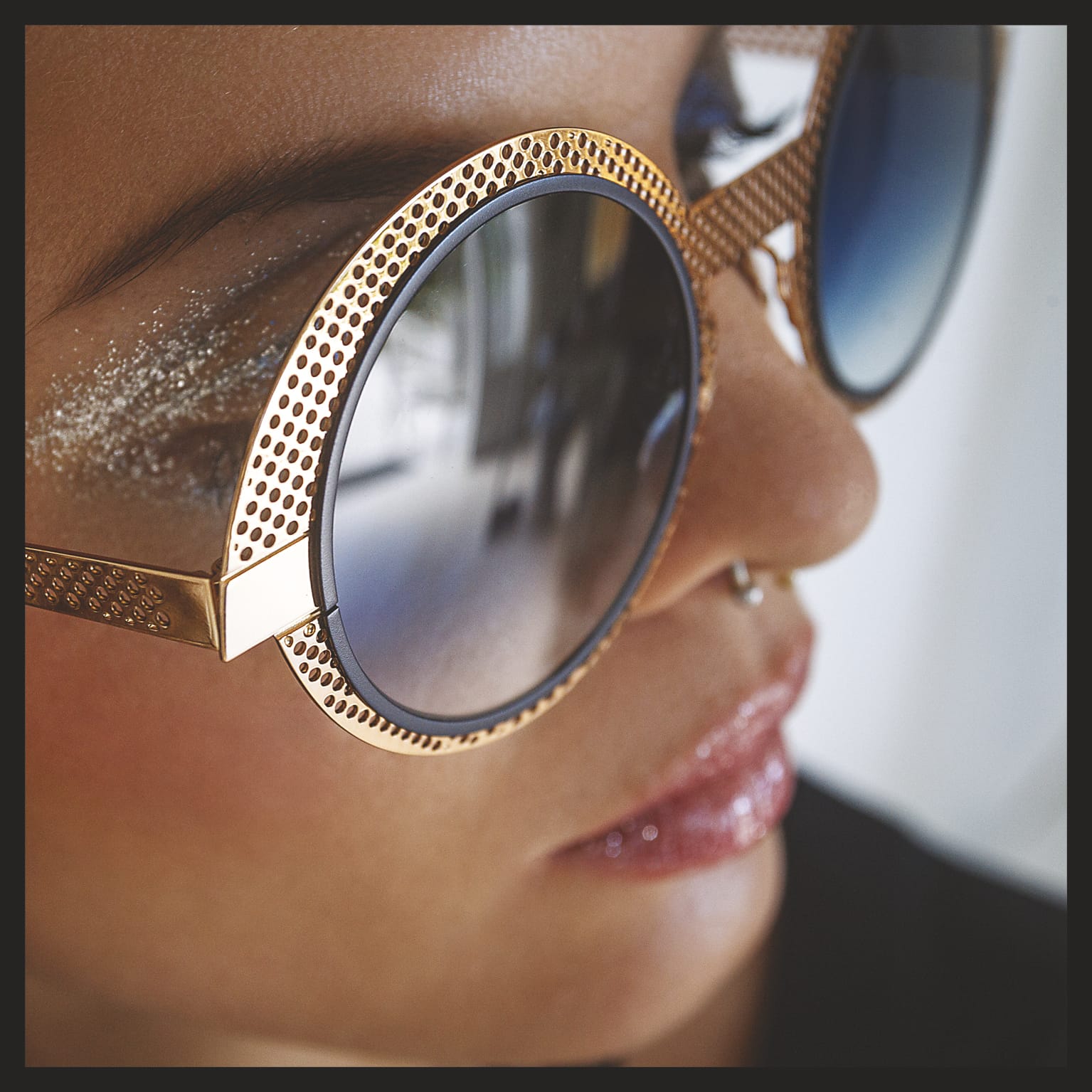 monture solaire femme Sabine Be Be val de loire hole ronde métal dorée trouée