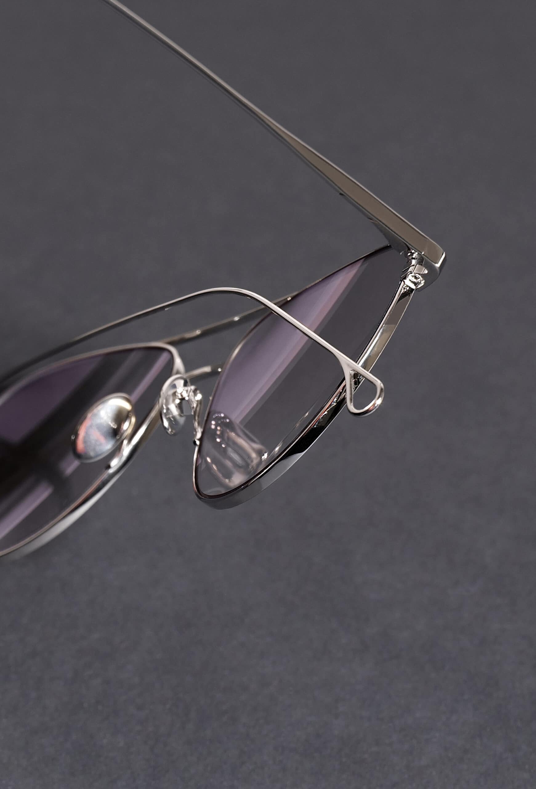 Design suisse des lunettes Götti Matériaux haut de gamme des lunettes Götti : titane léger et acétate premium pour un confort optimal