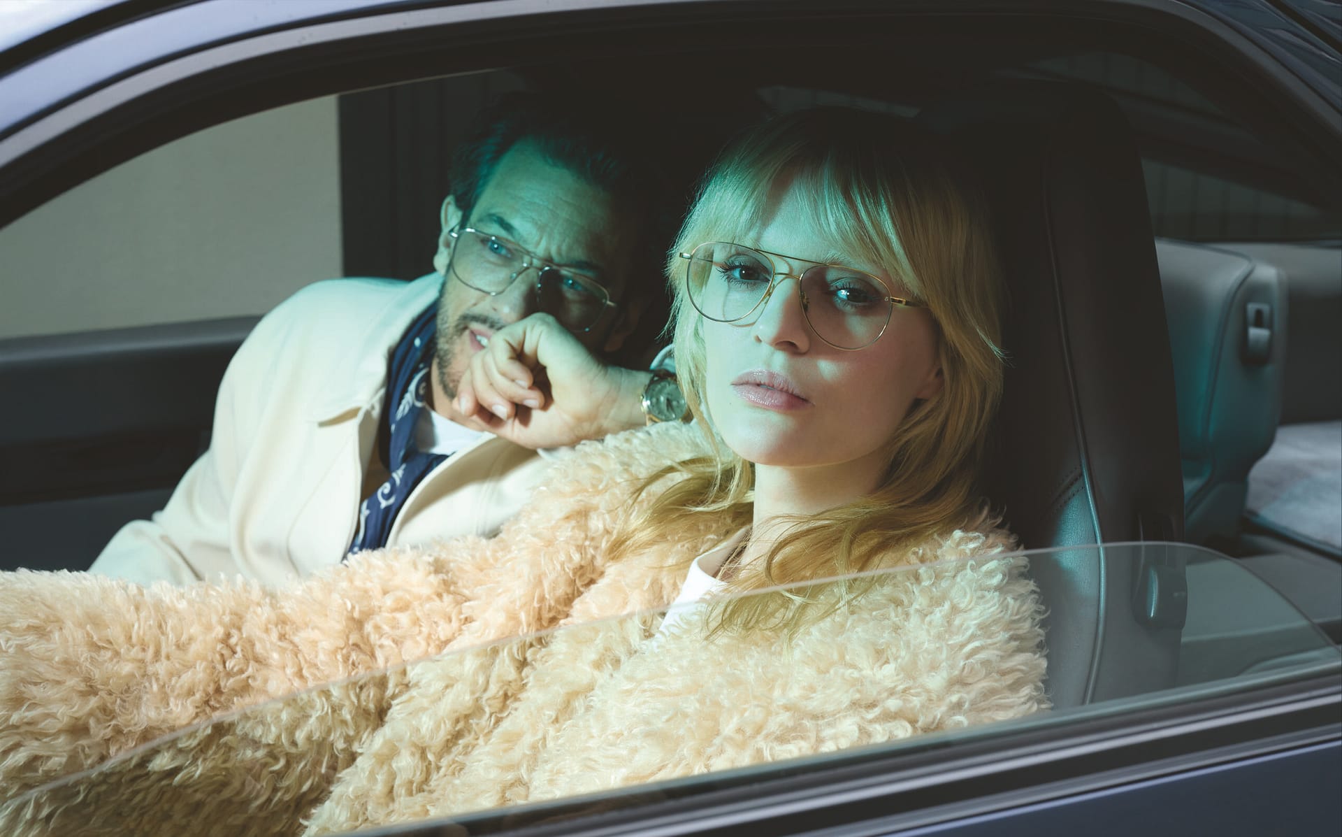 Lunettes fines Gotti en titane portées femme élégance minimaliste opticien Paris 1er