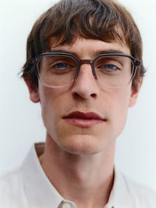 Monture MYKITA aux courbes maîtrisées pour adoucir un visage carré, homme Monture MYKITA aux courbes maîtrisées pour adoucir un visage carré, homme