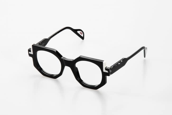 lunettes Essedue Kore optique profil acétate noir branches épaisses design architectural détails découpes latérales style italien