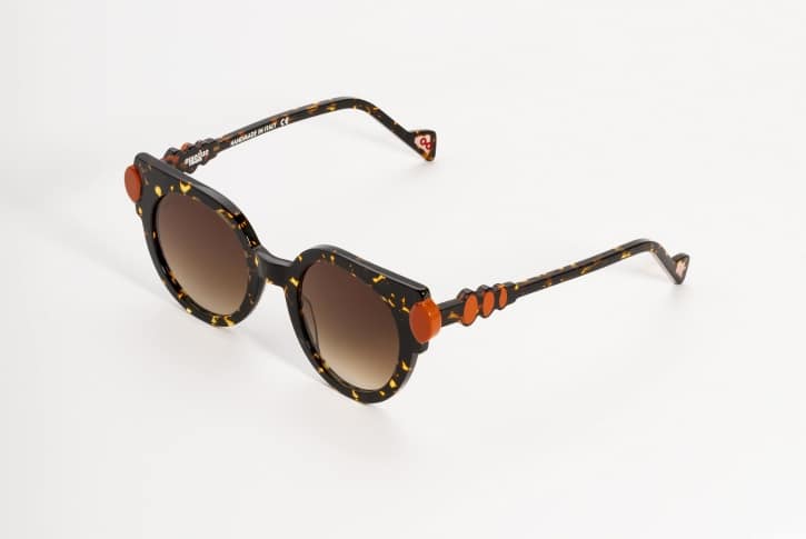 Essedue Niva lunettes solaires écaille profil branches design détails orange