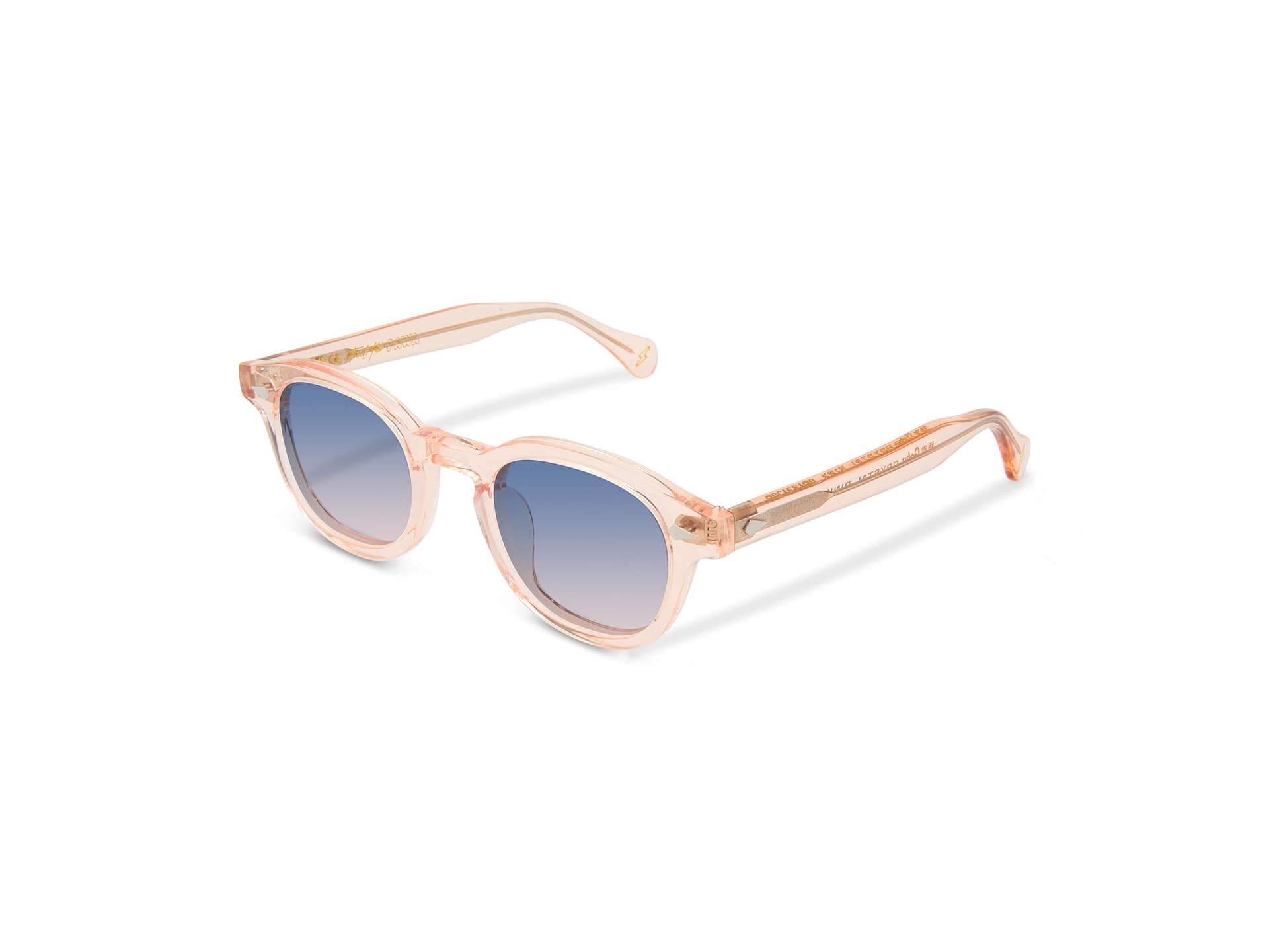 Monture créateur PAWA Eyewear Goku en acétate rose transparent avec verres bleu dégradé vue trois quarts opticien Paris 1er rue de Rivoli
